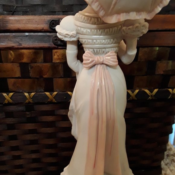Pucci Victorian Woman with Parasol Figurine - Picture 6 of 9